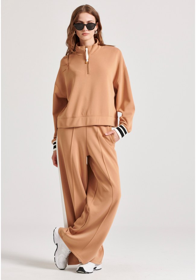 Wide leg fit παντελόνι φόρμας με ρίγα στο πλάι