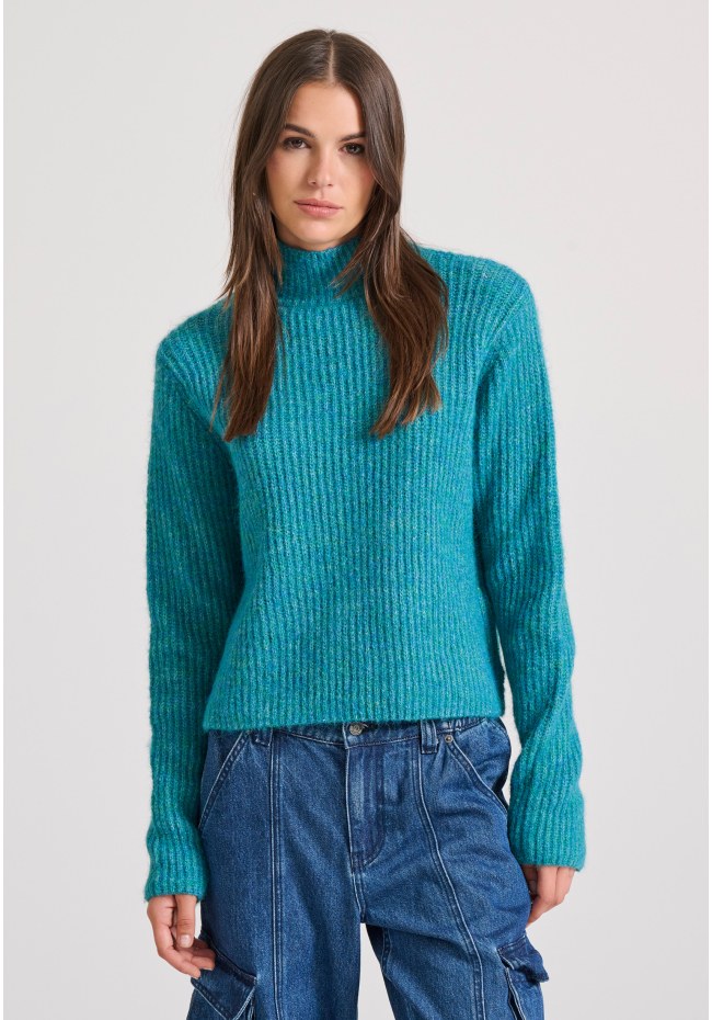 Turtle neck wool blend pullover