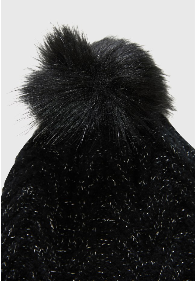 Women's beanie pom pom