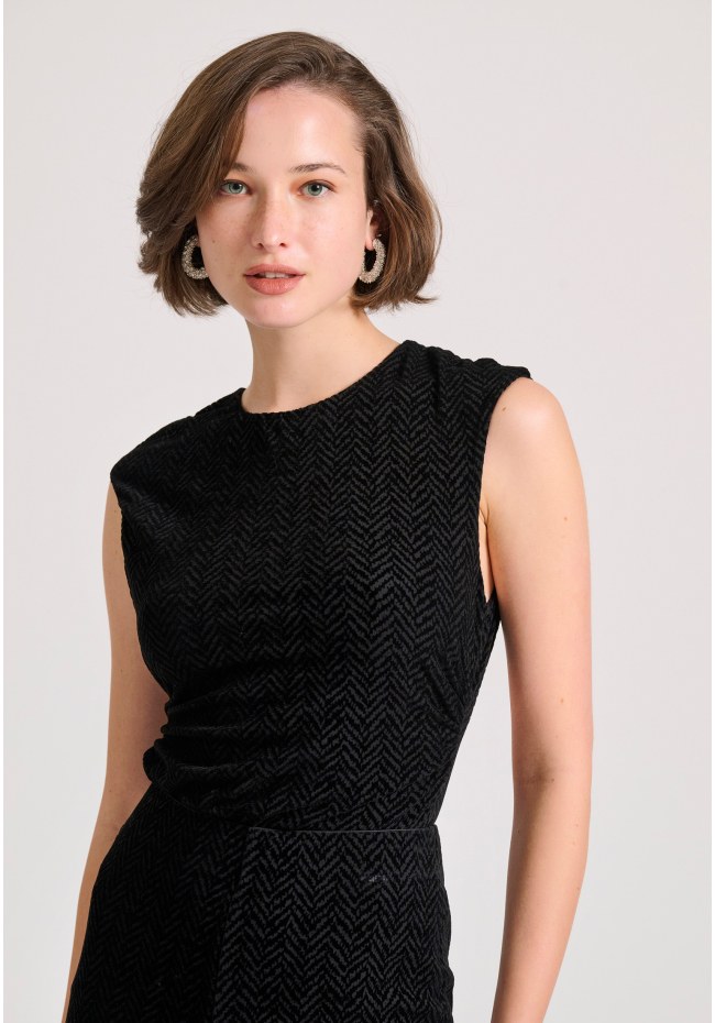 Κορμάκι σε βελουτέ ύφασμα με pattern