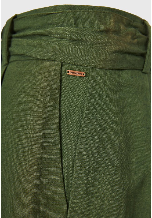 Loose fit linen blend σορτς με πιέτες και ζώνη