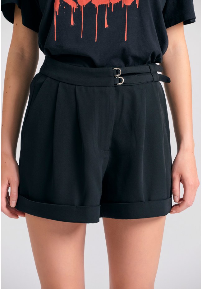 Loose fit σορτς με πιέτες στη μέση