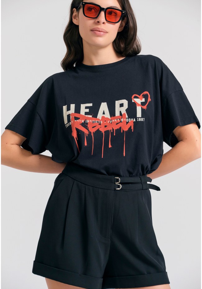 Loose fit σορτς με πιέτες στη μέση