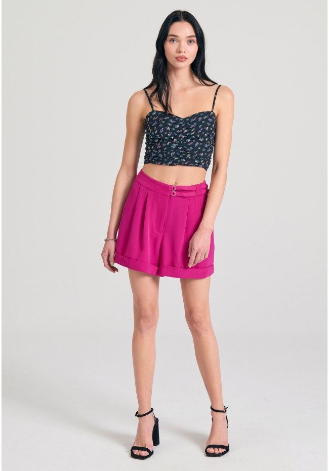 Loose fit σορτς με πιέτες στη μέση