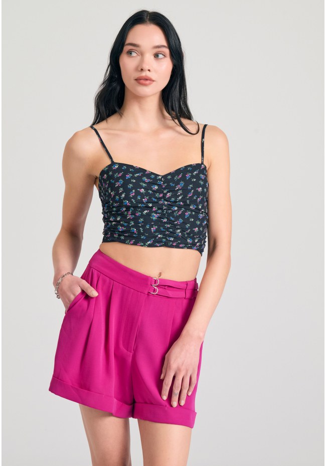 Loose fit σορτς με πιέτες στη μέση