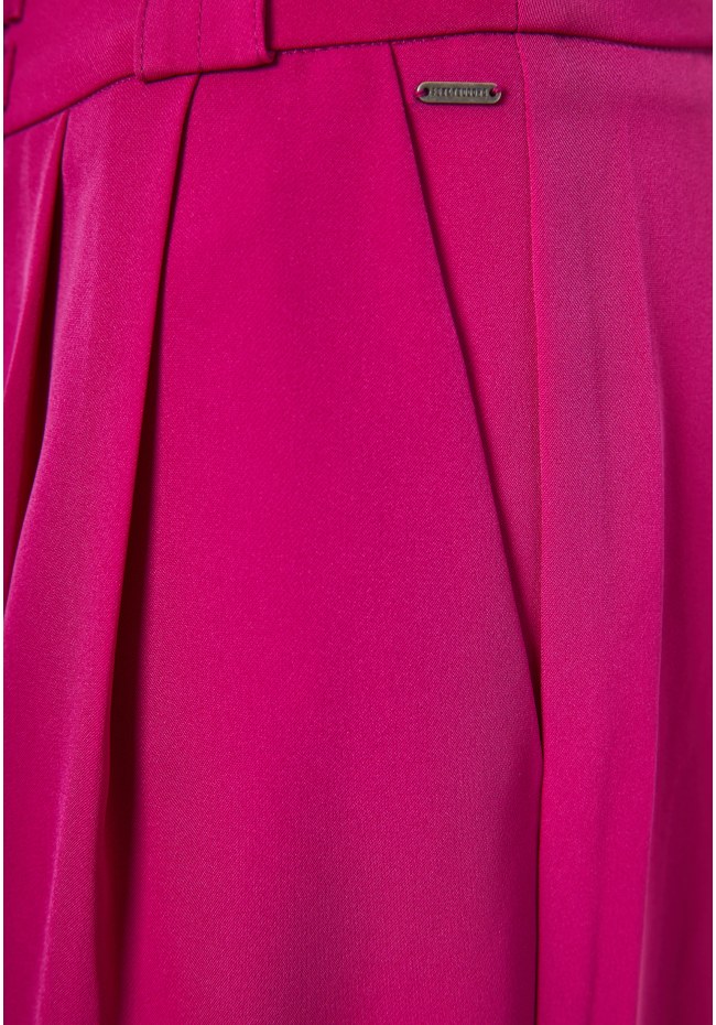 Loose fit σορτς με πιέτες στη μέση