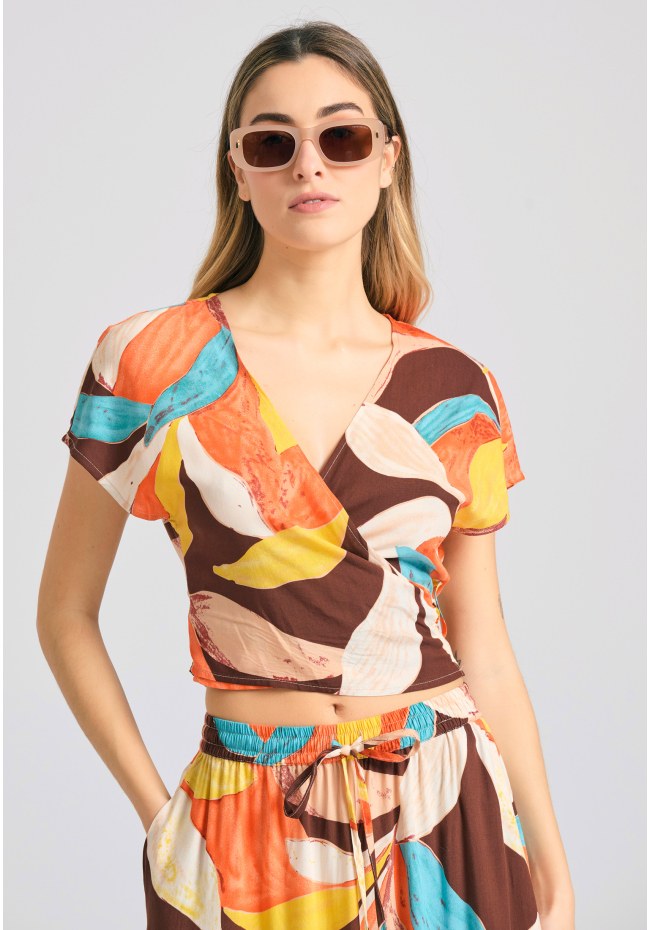 Εμπριμέ κρουαζέ τοπ σε ethnic look