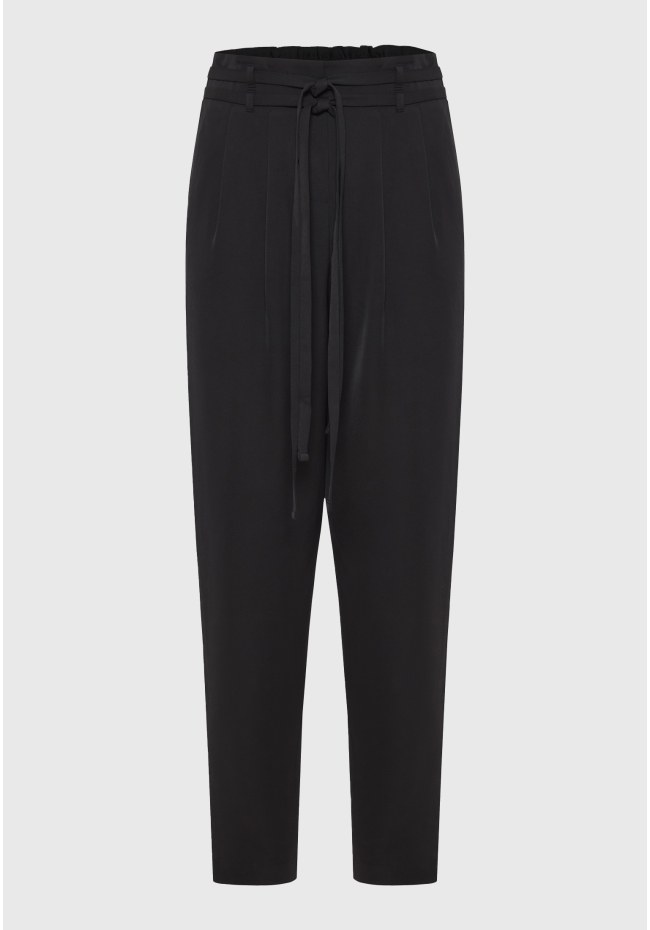 Casual παντελόνι με πιέτες και ζώνη στη μέση