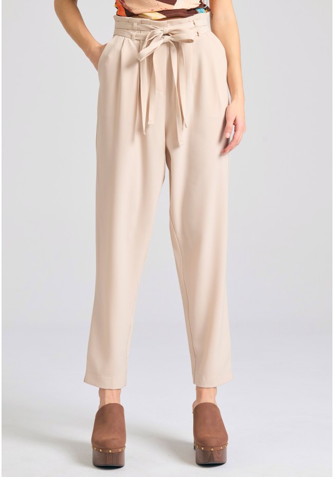 Casual παντελόνι με πιέτες και ζώνη στη μέση