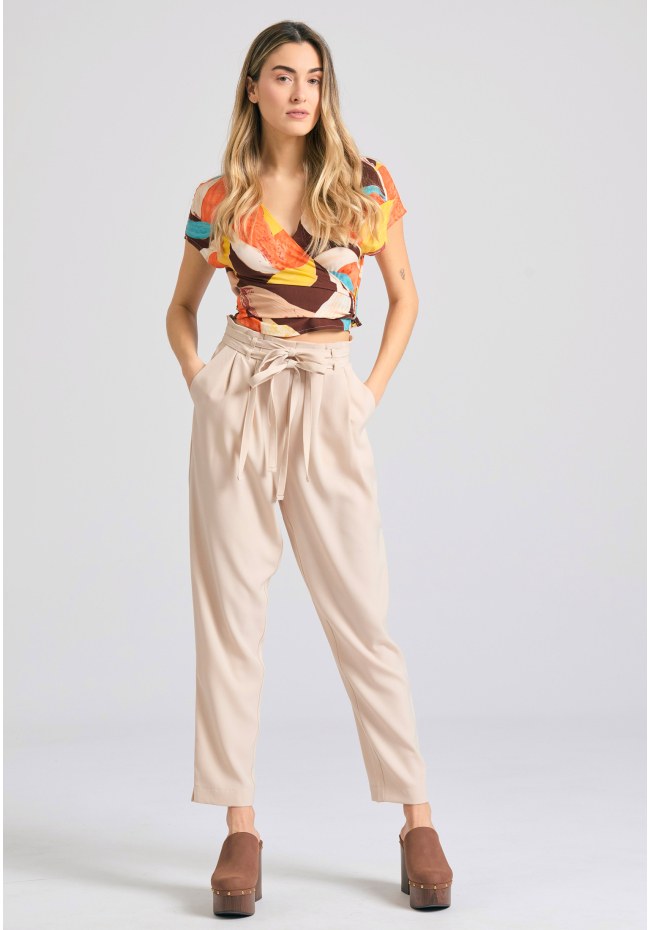 Casual παντελόνι με πιέτες και ζώνη στη μέση