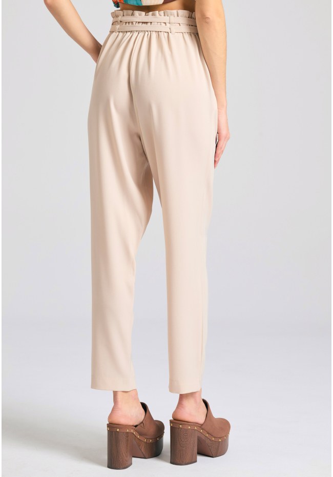 Casual παντελόνι με πιέτες και ζώνη στη μέση