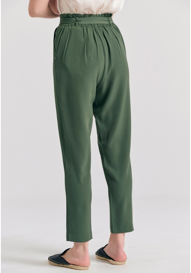 Casual παντελόνι με πιέτες και ζώνη στη μέση