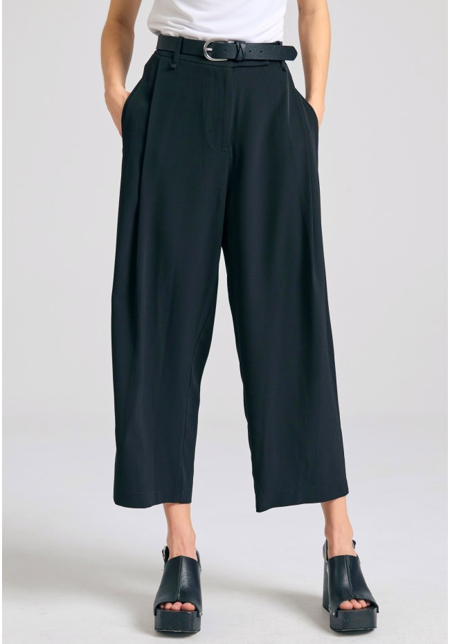 Loose fit παντελόνι με πιέτες στη μέση