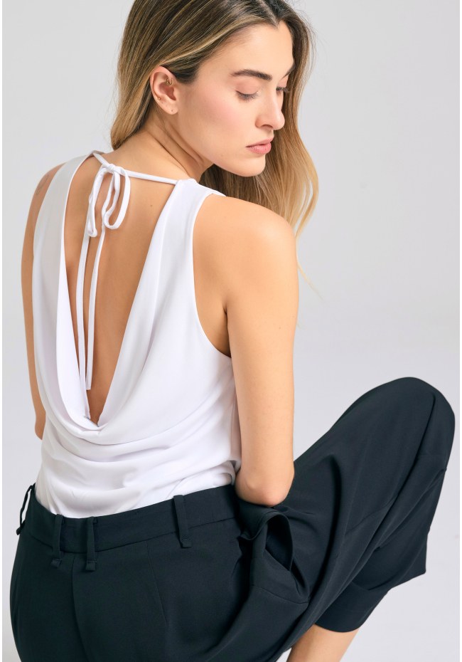 Loose fit παντελόνι με πιέτες στη μέση