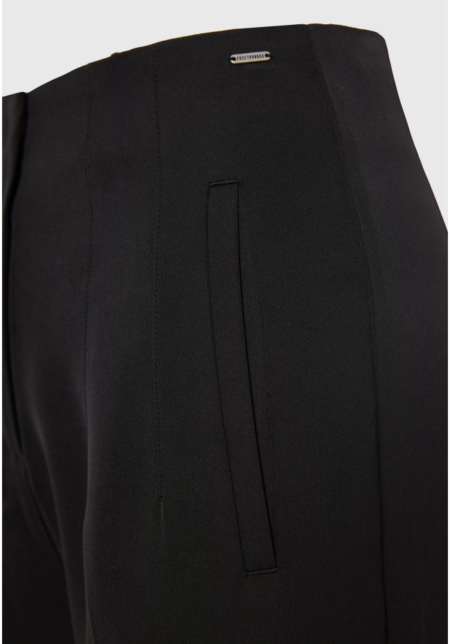 Loose fit παντελόνι με πιέτες στη μέση