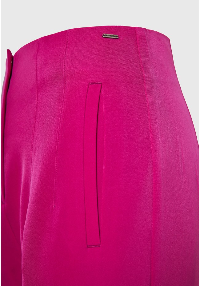 Loose fit παντελόνι με πιέτες στη μέση