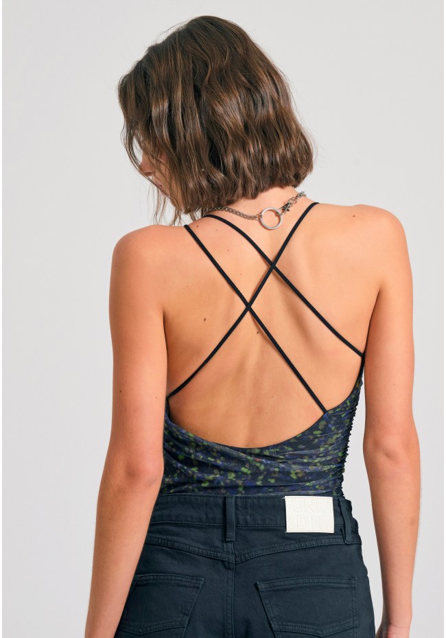 Εμπριμέ off shoulder κορμάκι με τούλι