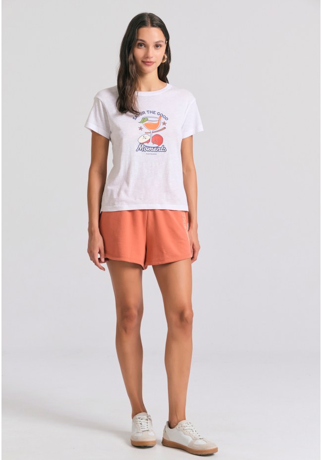 Women's t-shirt with graphic print on the chest