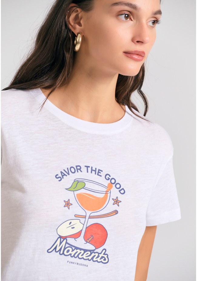 Women's t-shirt with graphic print on the chest