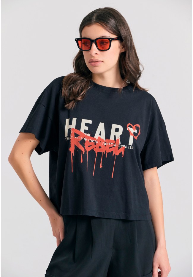 Loose fit women's t-shirt with text artwork print