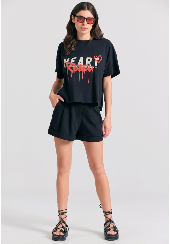 Loose fit women's t-shirt with text artwork print