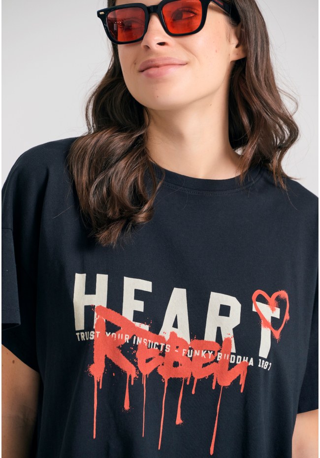 Loose fit women's t-shirt with text artwork print