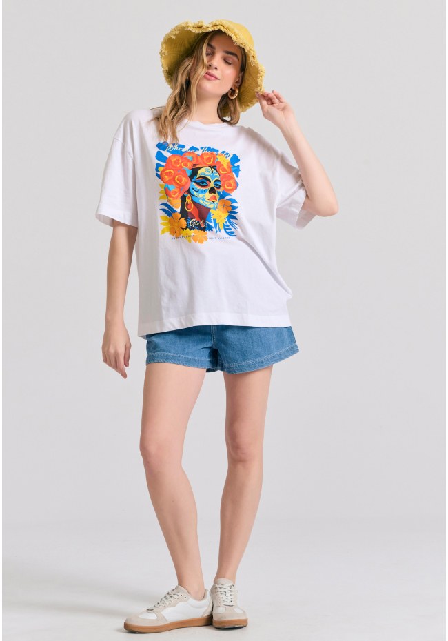 Loose fit t-shirt with colorful photographic print