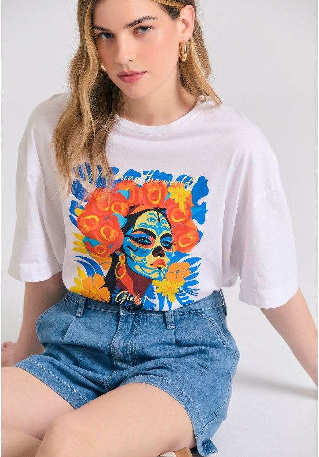 Loose fit t-shirt with colorful photographic print