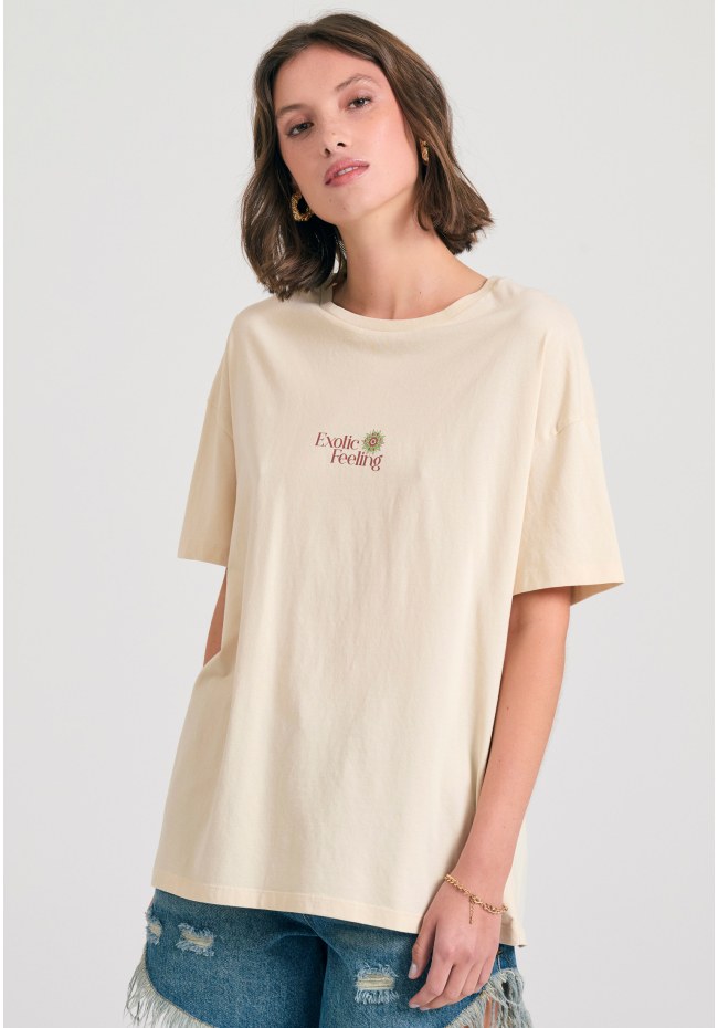 Women's loose fit t-shirt with exotic print on the back
