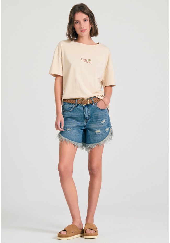 Women's loose fit t-shirt with exotic print on the back