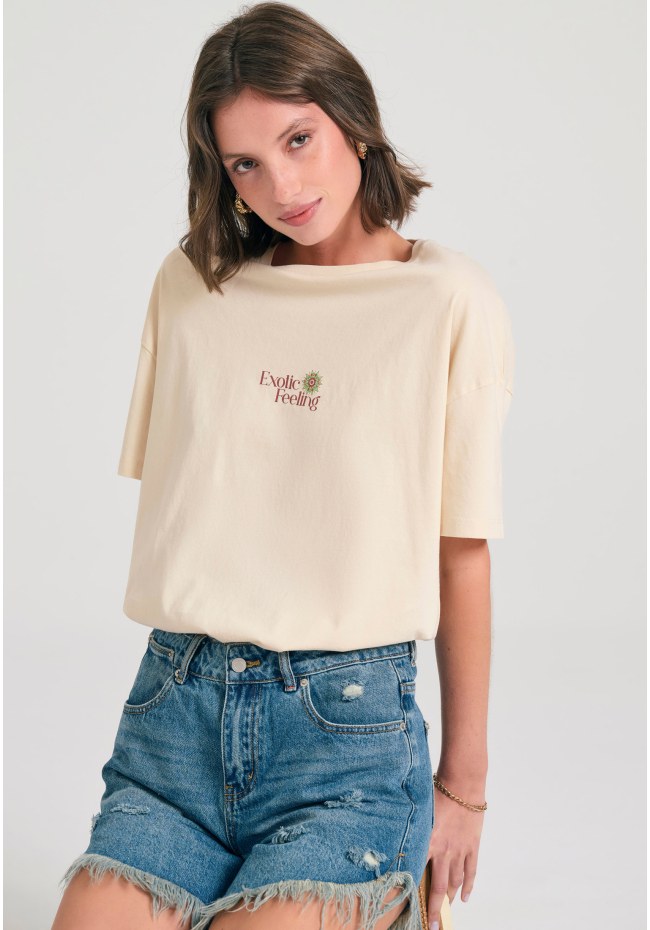 Women's loose fit t-shirt with exotic print on the back