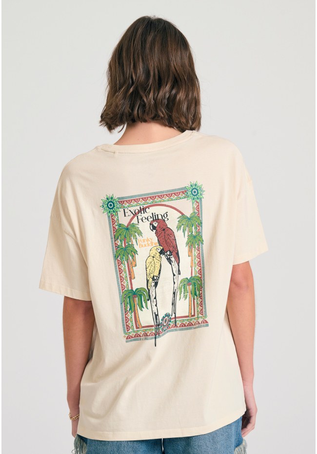 Women's loose fit t-shirt with exotic print on the back