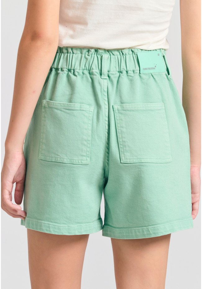 Garment dyed τζιν σορτς με βολάν στη μέση