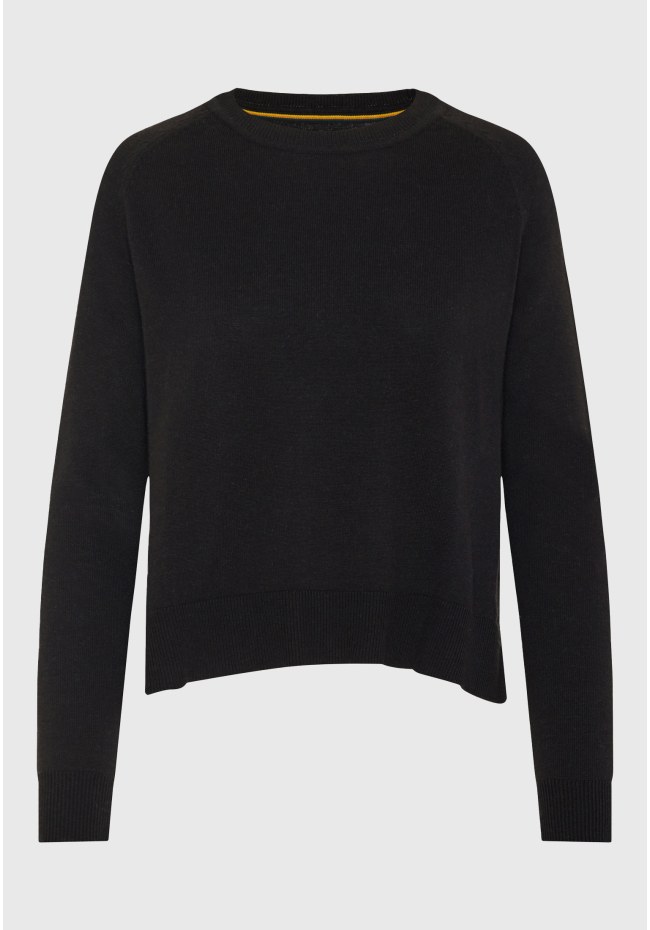 Γυναικείο πλεκτό με λαιμόκοψη