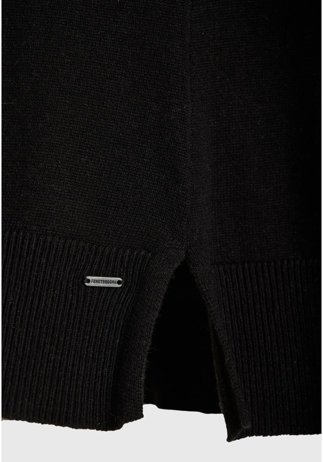 Γυναικείο πλεκτό με λαιμόκοψη