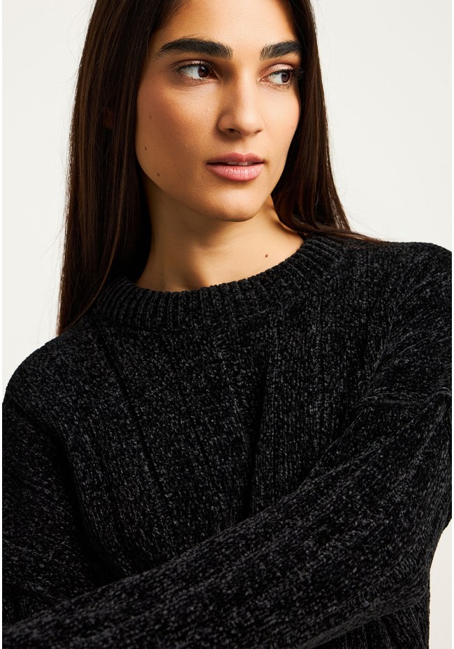Women's knitted sweater with ribbed finish