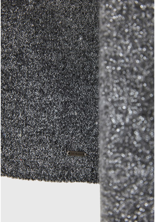 Crew-neck knitwear with metalic fiber