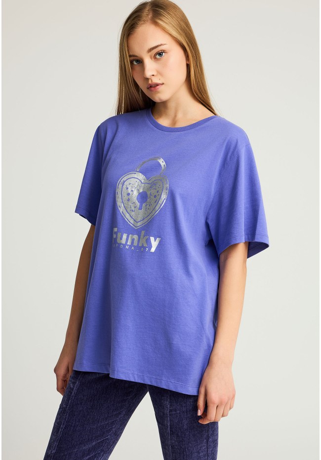  Women's graphic t-shirt