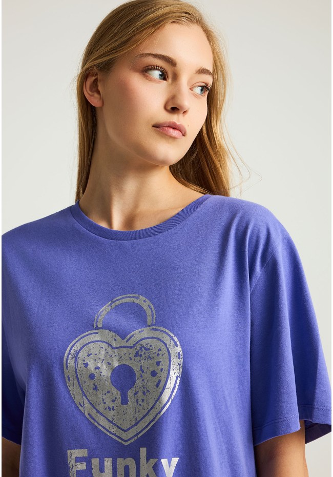  Women's graphic t-shirt