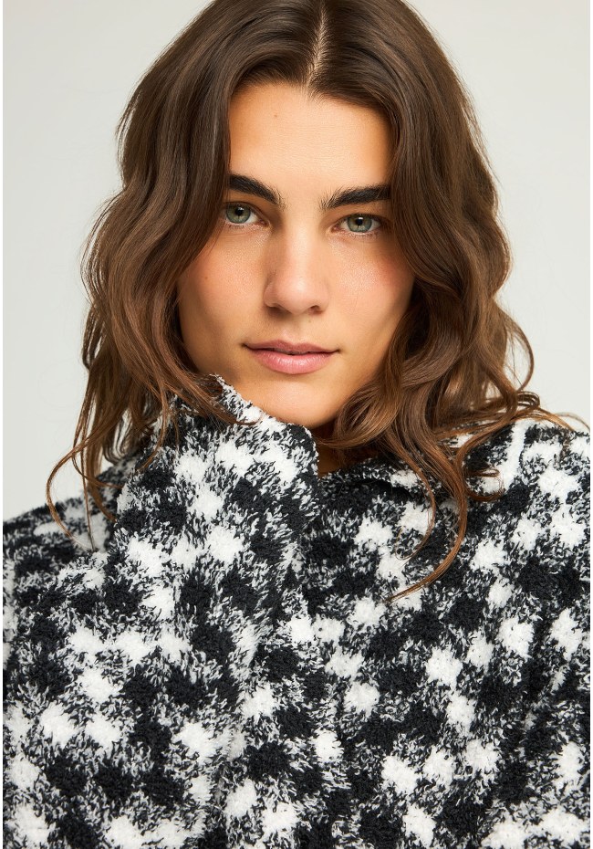Women's checked cardigan with plush texture