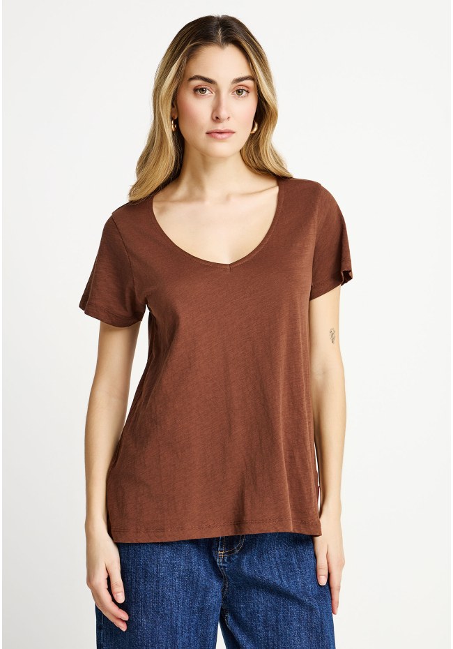 V-neckline t-shirt - The basics collection