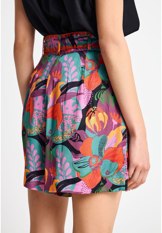 Women's floral shorts with belt
