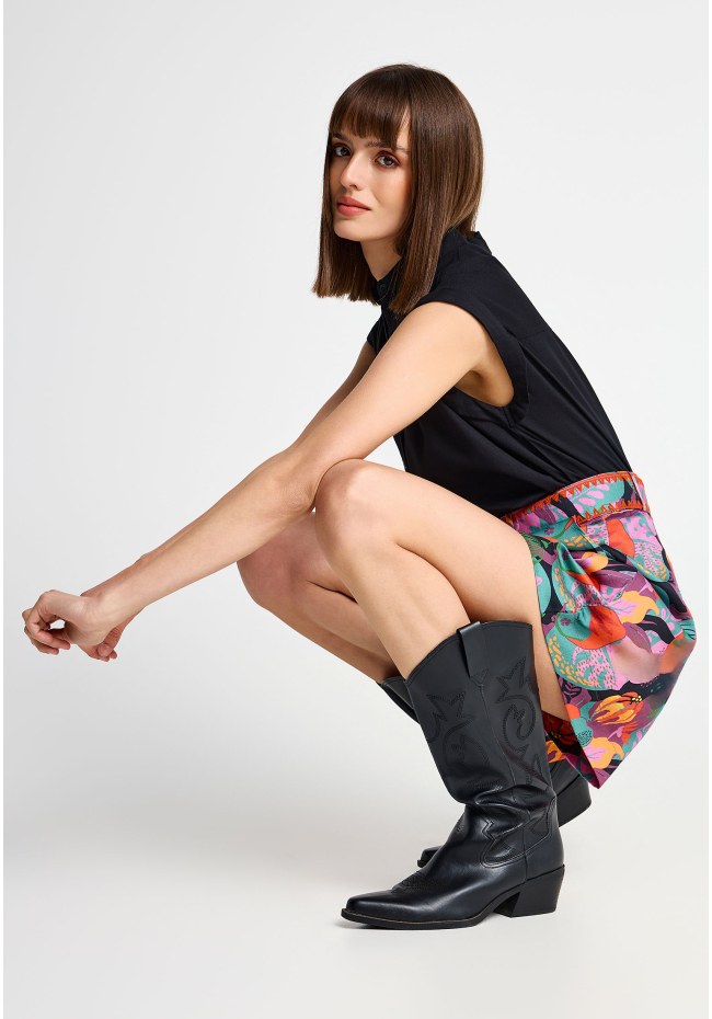 Women's floral shorts with belt