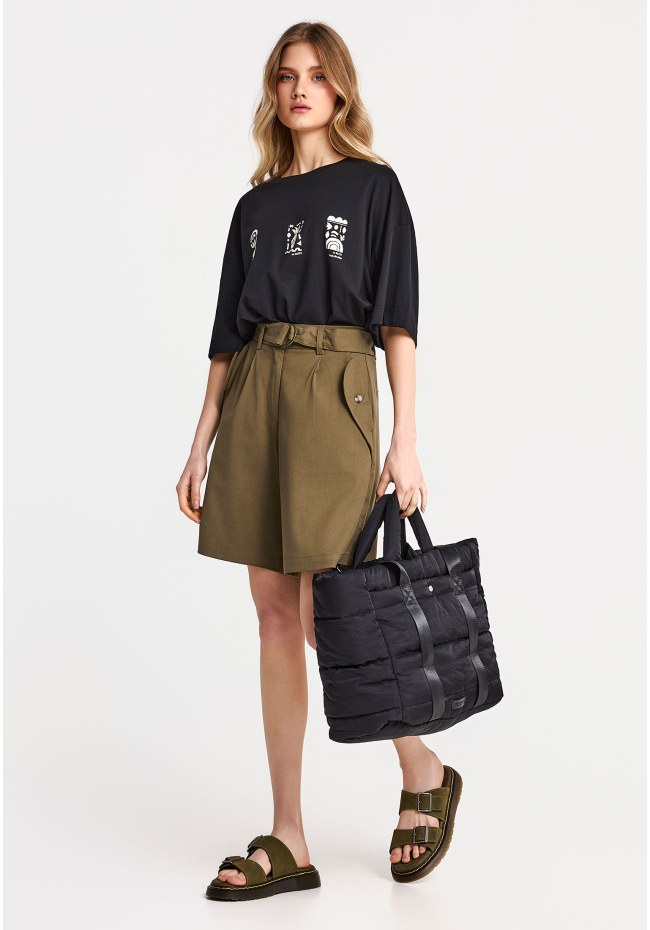 Women's quilted shoulder bag