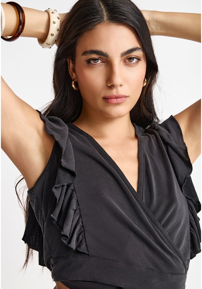 Women's single-color cropped top