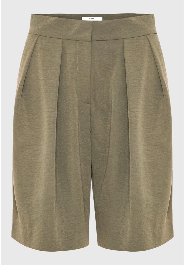 Bermuda shorts with  pleats