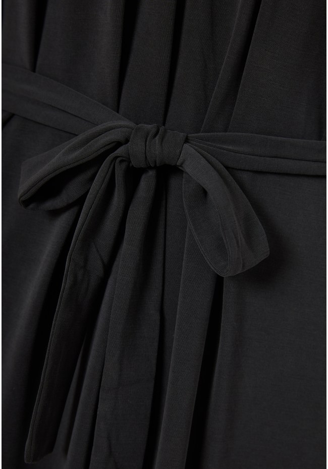 Women's relaxed maxi dress with waist belt