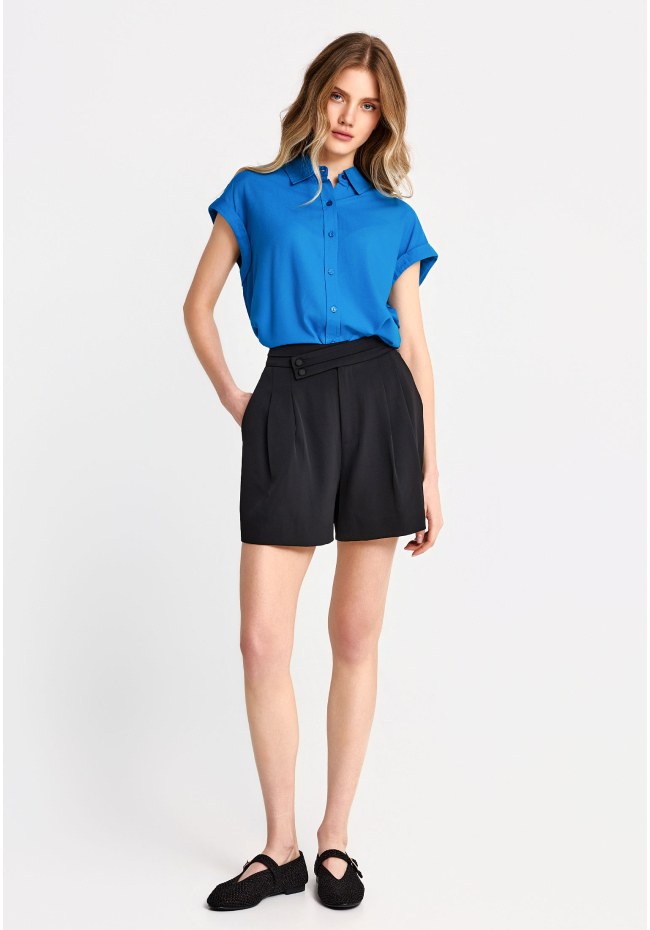 Regular fit pleated shorts