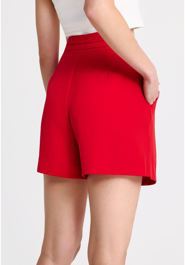 Regular fit σορτς με πιέτες στη μέση