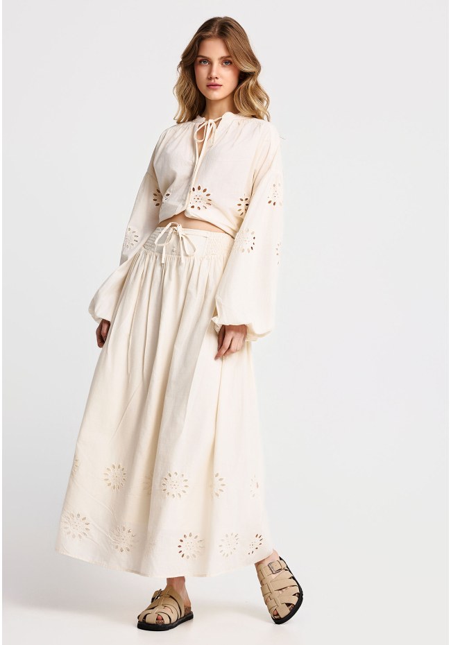 Maxi skirt with embroidery